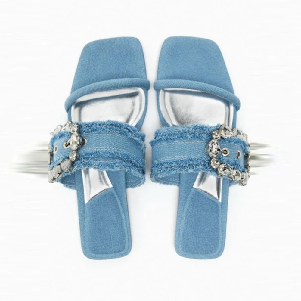 ZARA BUCKLED DENIM FLAT SANDALS
DENIM BLUE